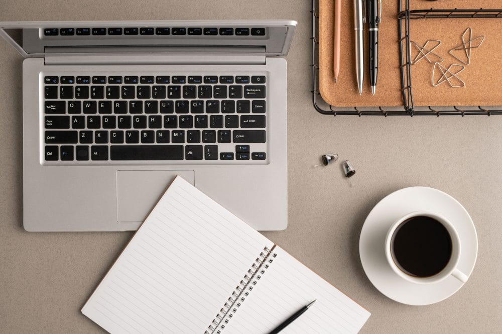 Oticon_Still_Life_IIC_Transparent_AS_397471417