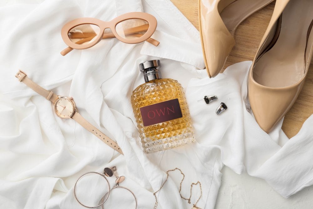 Oticon_Still_Life_IIC_Woman_Perfume_AS_474104304